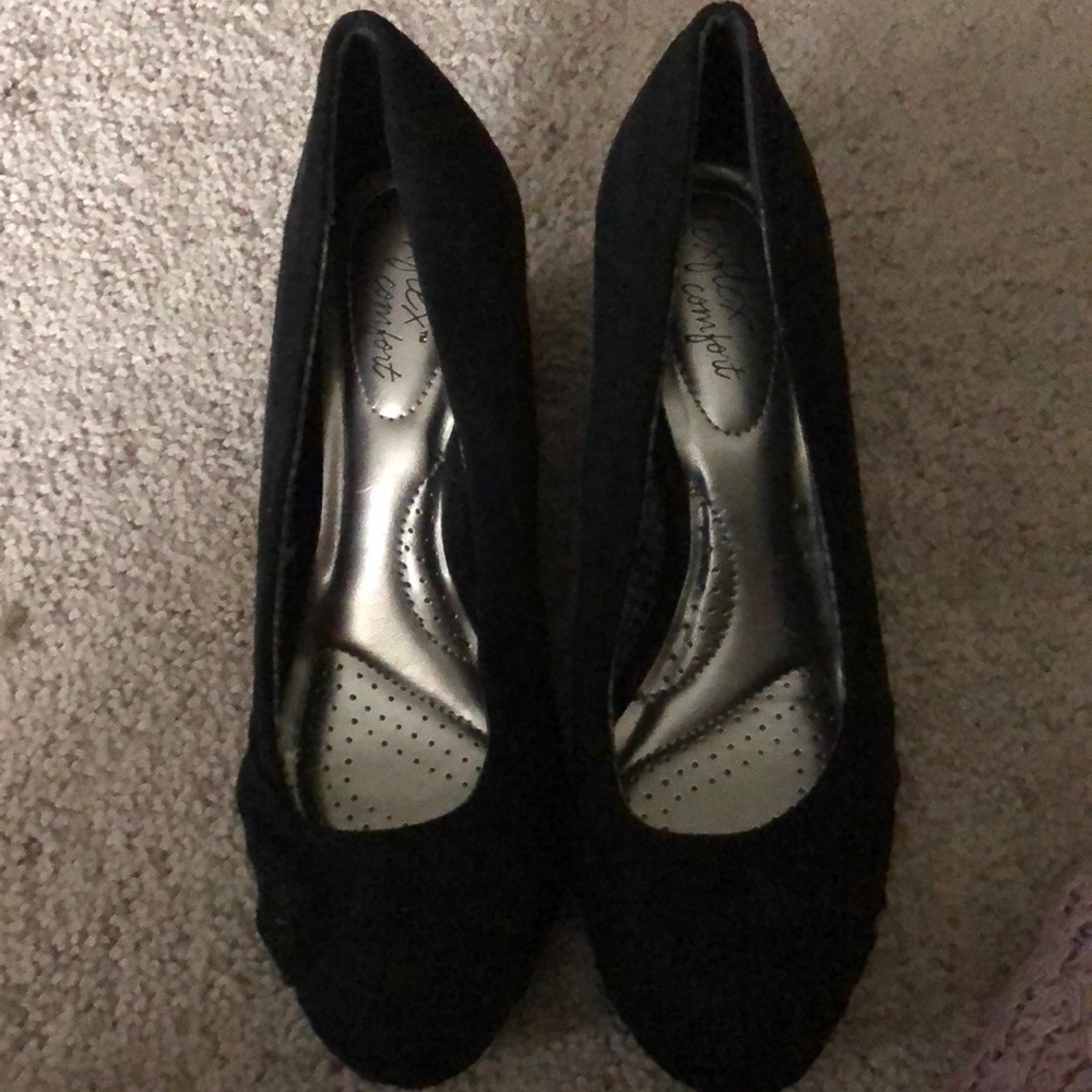 Black wedges